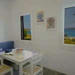 Playera Holiday home *