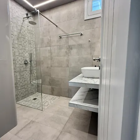 Playera Holiday home *